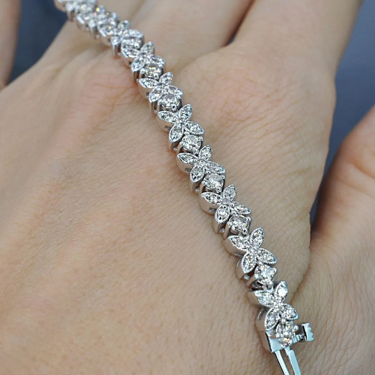 3.20-3.20 CT Round Cut Diamonds - Tennis Bracelet