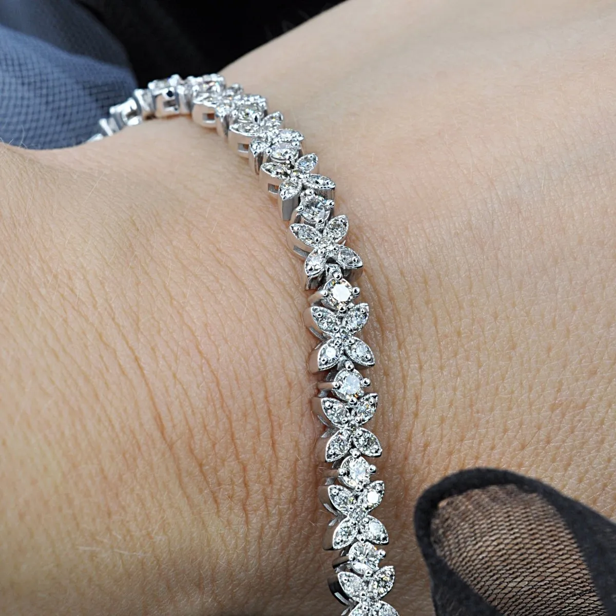 3.20-3.20 CT Round Cut Diamonds - Tennis Bracelet