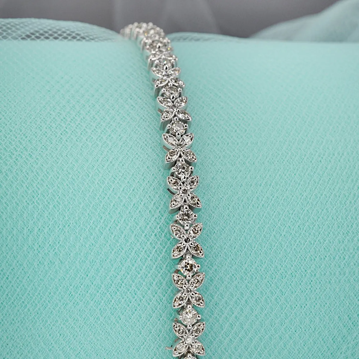 3.20-3.20 CT Round Cut Diamonds - Tennis Bracelet