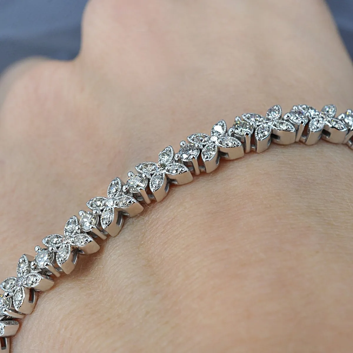 3.20-3.20 CT Round Cut Diamonds - Tennis Bracelet