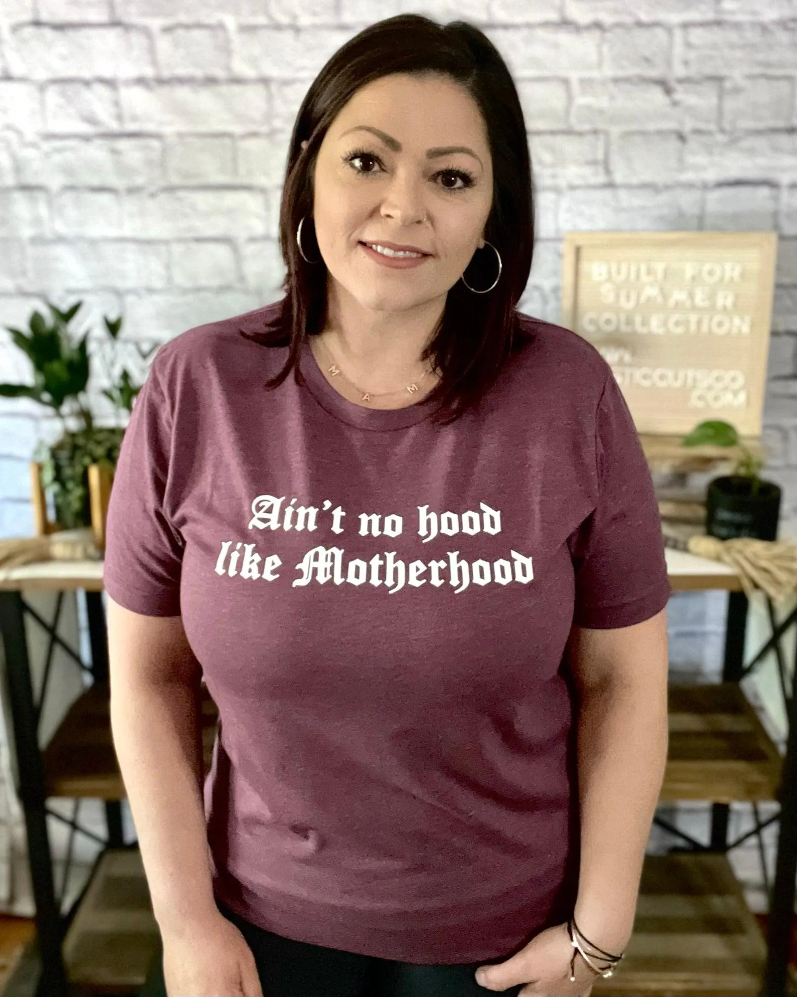 ain't no hood like motherhood | t-shirt