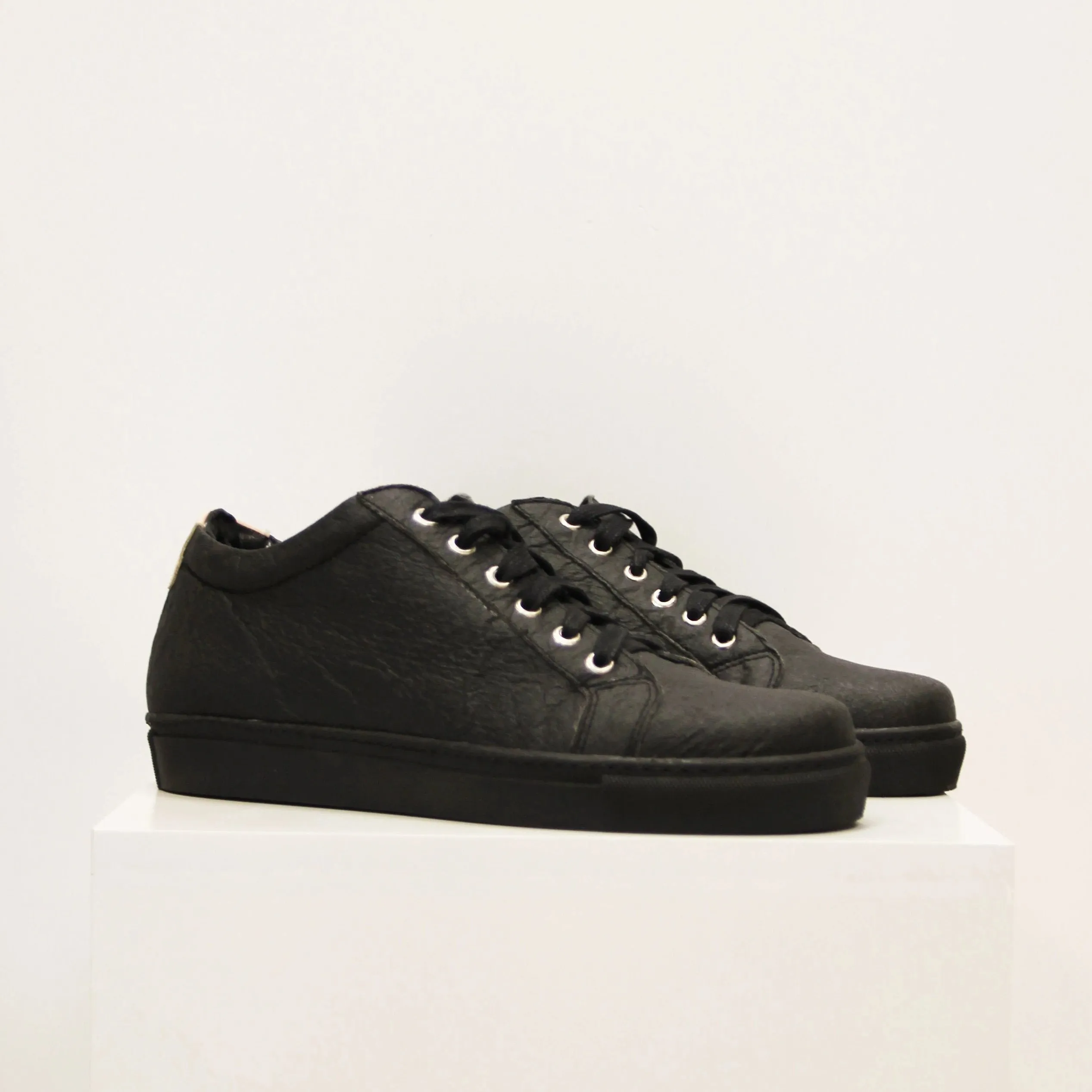 KARPOS Black Piñatex® Unisex Sneaker