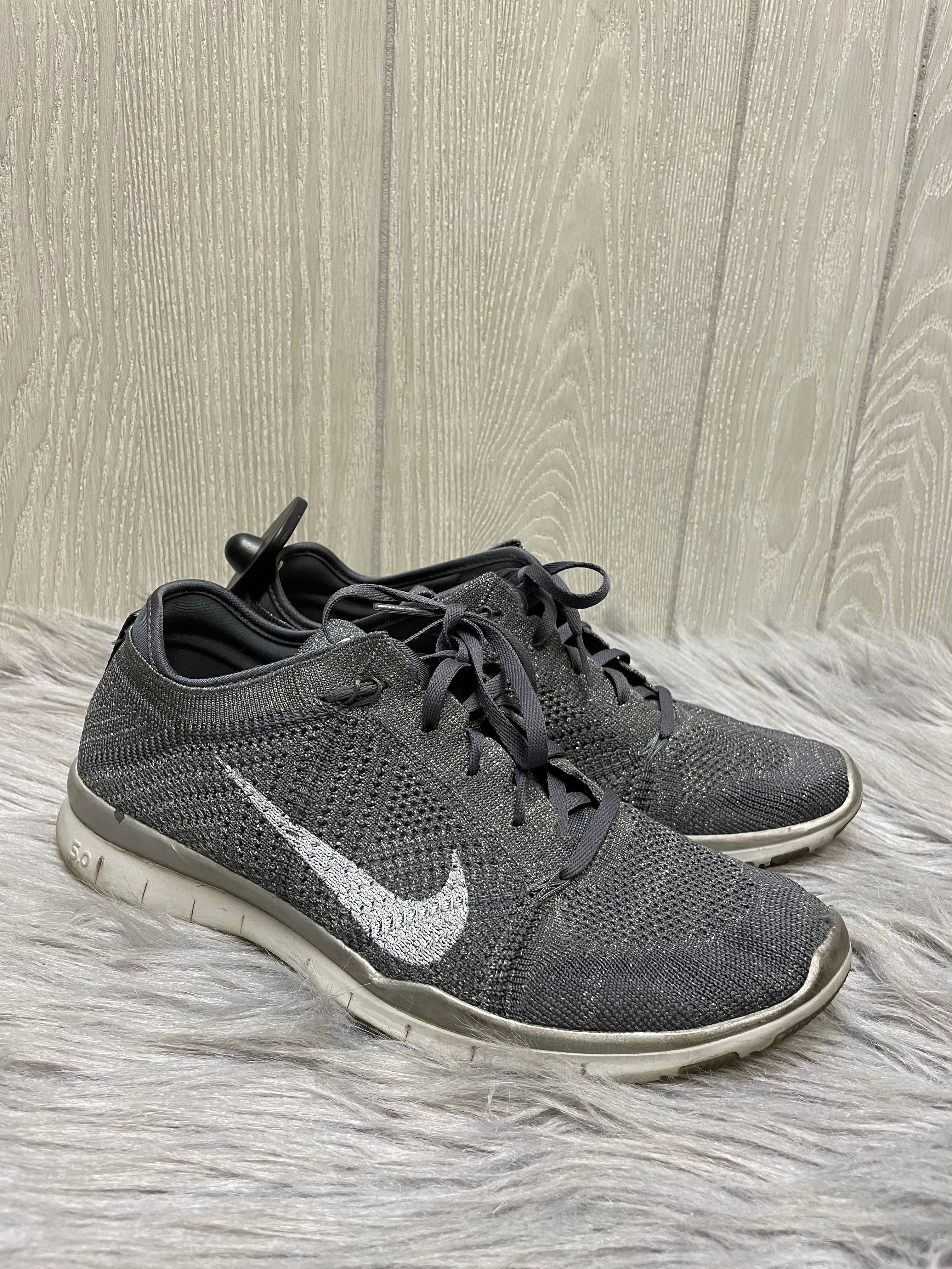 Shoes Athletic By Nike In Grey, Size: 9.5