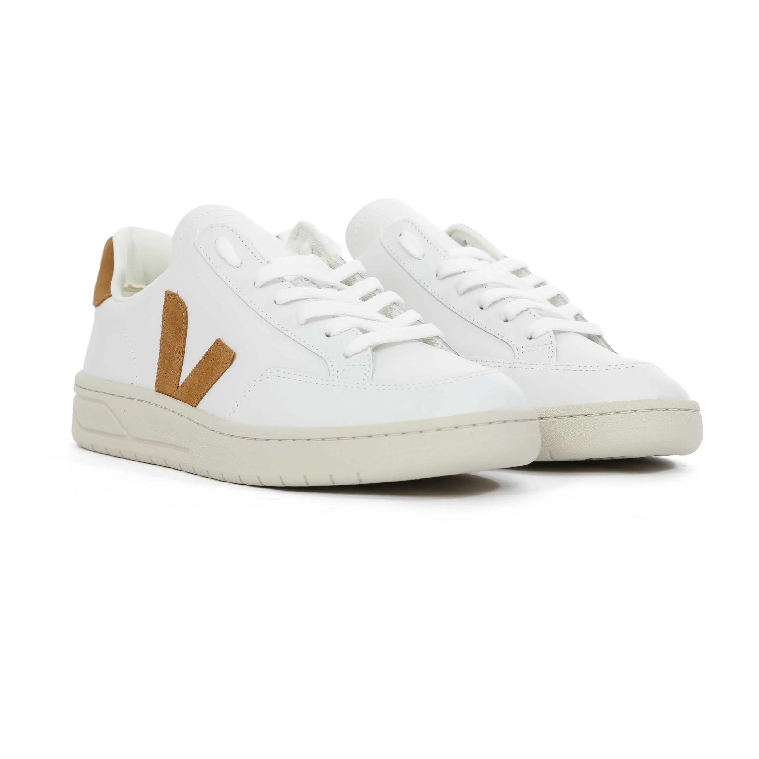 Veja V-12 Trainer in Extra White & Camel